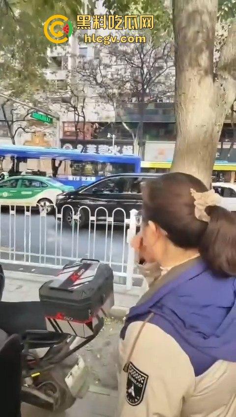 兰州公交车失控酿大祸，狂撞多车现场如战场！4人受伤，目击者吓到腿软！-9