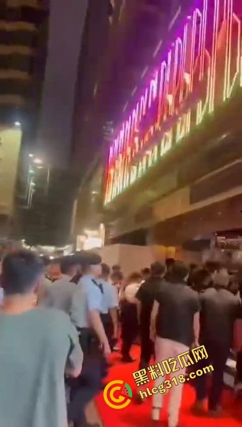 大富豪夜总会回魂复活，苍井空剪彩首日就被扫黄，港男一句话火出圈，童年女神变同场公关？-7